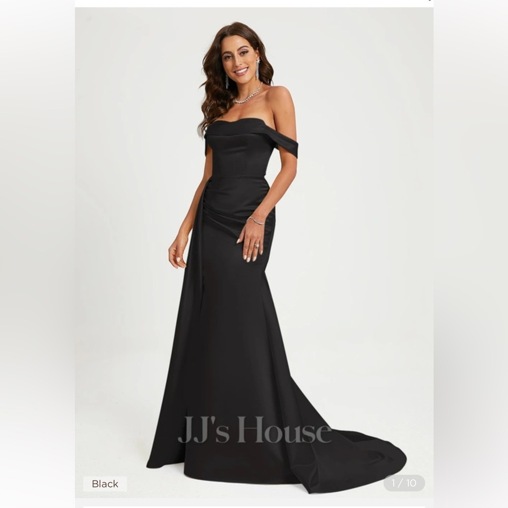 Trumpet/Mermaid Off the Shoulder Sweep Train Satin
Prom Dresses With Ruffle
